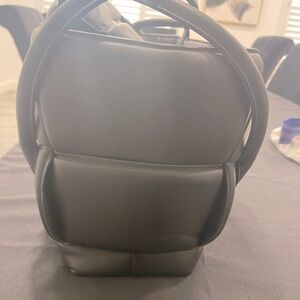 Bottega Veneta Arco Padded Maxi Intrecciato Leather in Nero